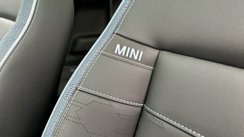 MINI Cooper 135kW E Classic 41kWh 3dr Auto Electric Hatchback